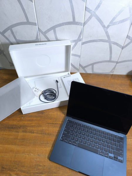 Macbook Air M3 2024 13.6 inch 16 GB 512 GB Midnight -Used-MXCV3LL